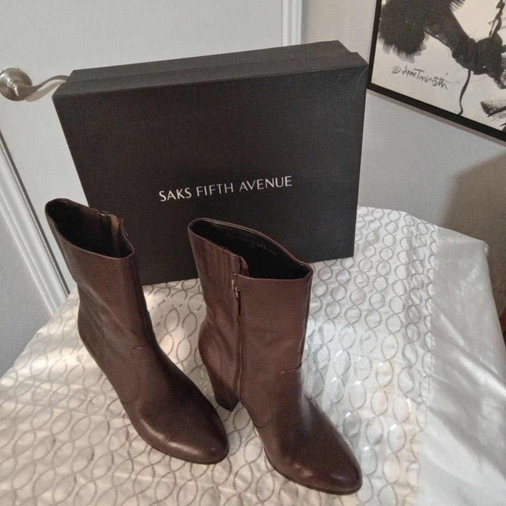 EUC Saks 5th Avenue boots